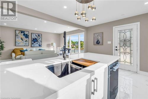 165 Bellingham Drive, Hamilton, ON - Indoor Photo Showing Kitchen