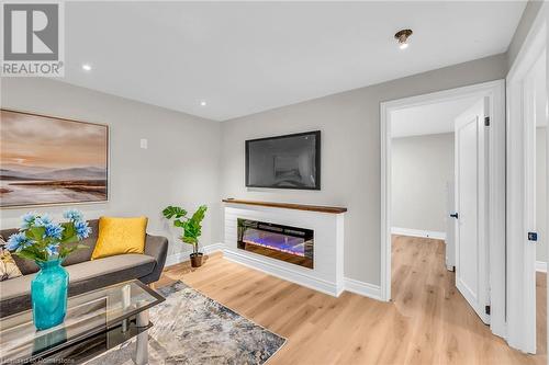 165 Bellingham Drive, Hamilton, ON - Indoor Photo Showing Living Room With Fireplace