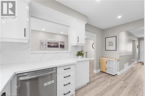 2258 Manchester Drive, Burlington, ON - Indoor Photo Showing Kitchen