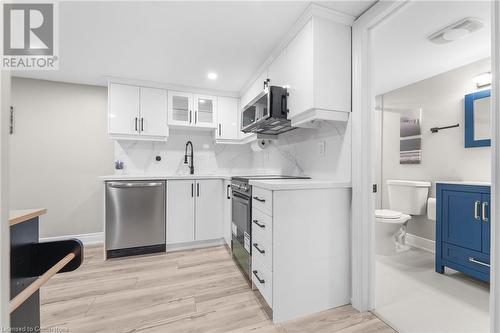 2258 Manchester Drive, Burlington, ON - Indoor Photo Showing Kitchen