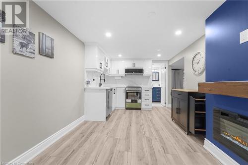 2258 Manchester Drive, Burlington, ON - Indoor Photo Showing Kitchen