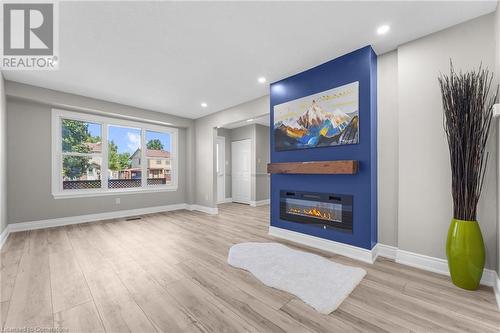 2258 Manchester Drive, Burlington, ON - Indoor Photo Showing Living Room With Fireplace