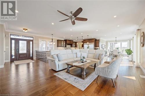 940 Concession 8 Road W, Hamilton, ON - Indoor Photo Showing Living Room