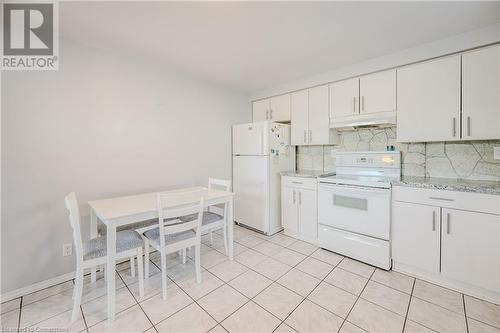 25 Brant Street, Hamilton, ON - Indoor Photo Showing Kitchen