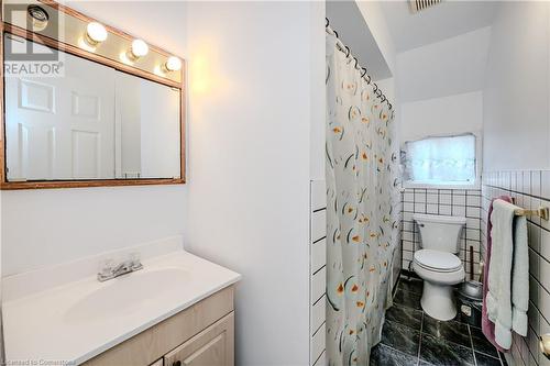 25 Brant Street, Hamilton, ON - Indoor Photo Showing Bathroom