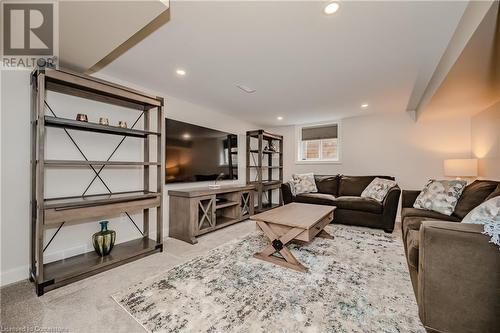 976 Danforth Avenue, Burlington, ON - Indoor Photo Showing Living Room