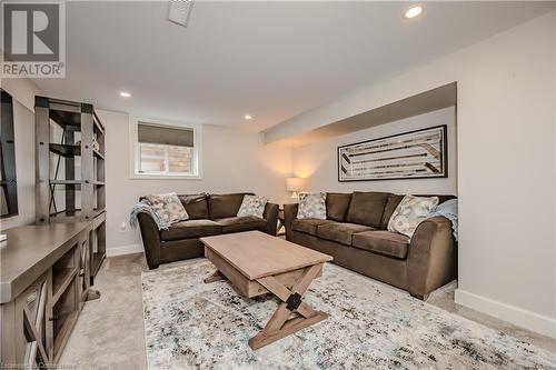 976 Danforth Avenue, Burlington, ON - Indoor Photo Showing Living Room