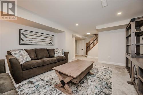 976 Danforth Avenue, Burlington, ON - Indoor Photo Showing Living Room