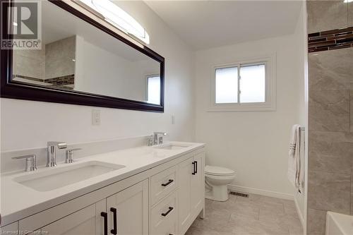 47 Jasmine Street, Hamilton, ON - Indoor Photo Showing Bathroom