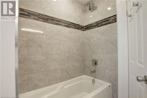 47 Jasmine Street, Hamilton, ON - Indoor Photo Showing Bathroom