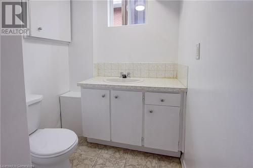 47 Jasmine Street, Hamilton, ON - Indoor Photo Showing Bathroom