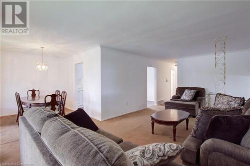 47 Jasmine Street, Hamilton, ON - Indoor Photo Showing Living Room