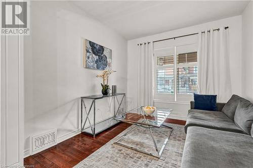 17 Avalon Place, Hamilton, ON - Indoor Photo Showing Living Room