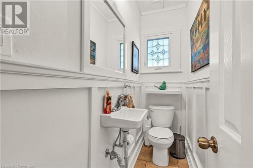 17 Avalon Place, Hamilton, ON - Indoor Photo Showing Bathroom