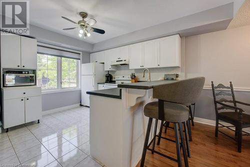 4045 Upper Middle Road Unit# 38, Burlington, ON - Indoor Photo Showing Kitchen