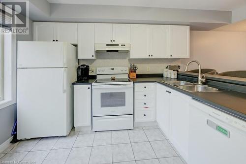 4045 Upper Middle Road Unit# 38, Burlington, ON - Indoor Photo Showing Kitchen With Double Sink