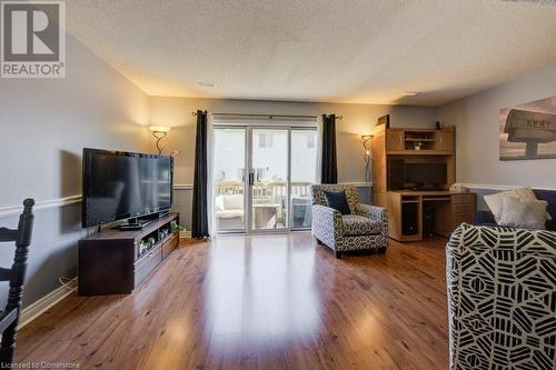 4045 Upper Middle Road Unit# 38, Burlington, ON - Indoor Photo Showing Living Room