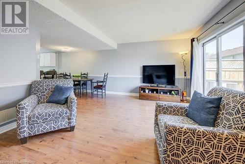 4045 Upper Middle Road Unit# 38, Burlington, ON - Indoor Photo Showing Living Room