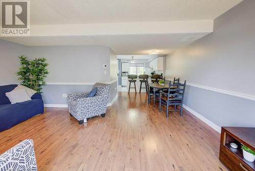 4045 Upper Middle Road Unit# 38, Burlington, ON - Indoor Photo Showing Living Room