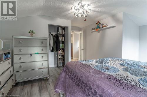 15 Agnes Street, Hamilton, ON - Indoor Photo Showing Bedroom