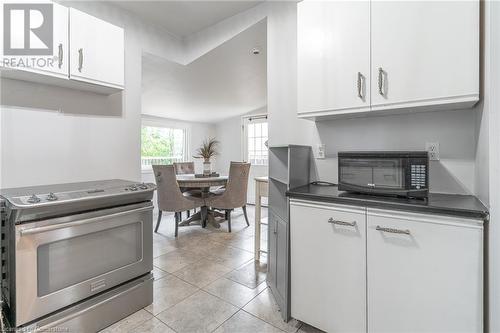 15 Agnes Street, Hamilton, ON - Indoor Photo Showing Kitchen