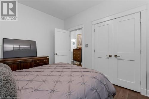 27 Mountain Street, Grimsby, ON - Indoor Photo Showing Bedroom