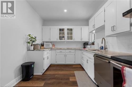 27 Mountain Street, Grimsby, ON - Indoor Photo Showing Kitchen