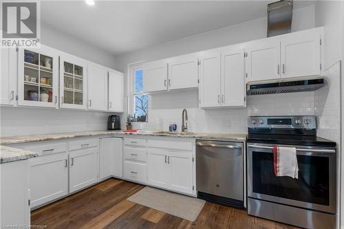 27 Mountain Street, Grimsby, ON - Indoor Photo Showing Kitchen