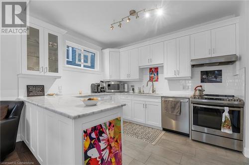 27 Mountain Street, Grimsby, ON - Indoor Photo Showing Kitchen