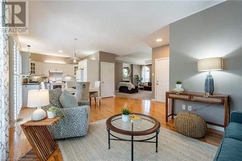 1 Meadowlea Court, Caledonia, ON - Indoor Photo Showing Living Room