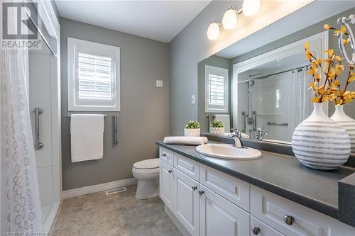 1 Meadowlea Court, Caledonia, ON - Indoor Photo Showing Bathroom