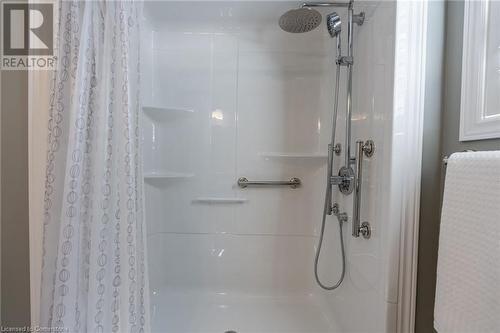 1 Meadowlea Court, Caledonia, ON - Indoor Photo Showing Bathroom