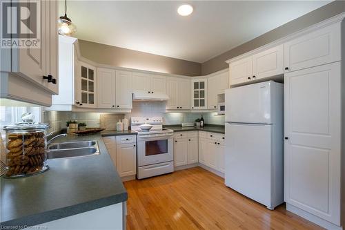 1 Meadowlea Court, Caledonia, ON - Indoor Photo Showing Kitchen With Double Sink