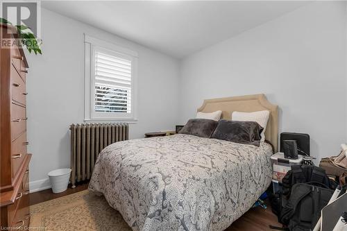 27 Mountain Street, Grimsby, ON - Indoor Photo Showing Bedroom