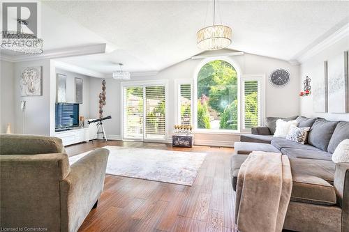 Upper level living room with escarpment views - 91 Hedge Lawn Drive, Grimsby, ON - Indoor Photo Showing Living Room