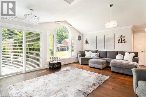 Cottage style living room - 91 Hedge Lawn Drive, Grimsby, ON - Indoor Photo Showing Living Room