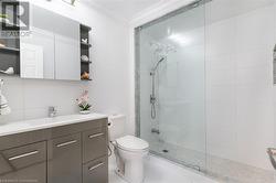 Upper level 4 pcs bathroom - 