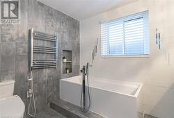 Ensuite with towel warmer - 