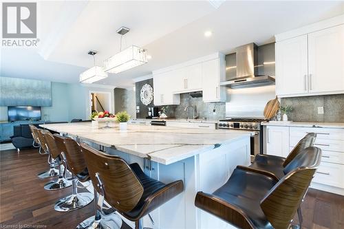 Modern style kitchen - 91 Hedge Lawn Drive, Grimsby, ON - Indoor Photo Showing Kitchen With Upgraded Kitchen