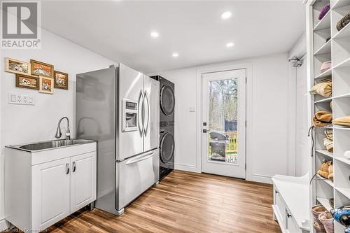 4316 Derry Road, Burlington, ON - Indoor Photo Showing Kitchen