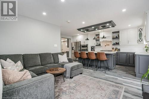 88 Graham Avenue S, Hamilton, ON - Indoor Photo Showing Living Room