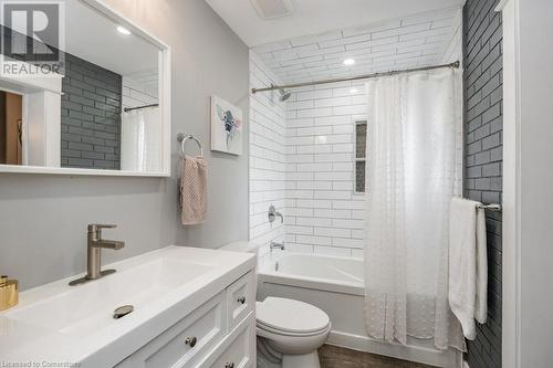 88 Graham Avenue S, Hamilton, ON - Indoor Photo Showing Bathroom