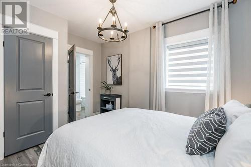 88 Graham Avenue S, Hamilton, ON - Indoor Photo Showing Bedroom