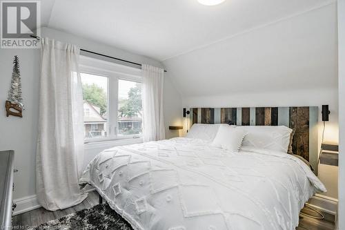 88 Graham Avenue S, Hamilton, ON - Indoor Photo Showing Bedroom