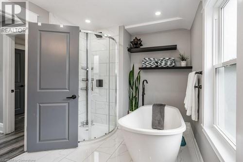 88 Graham Avenue S, Hamilton, ON - Indoor Photo Showing Bathroom