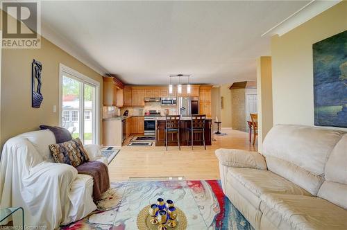 96 Lakeside Drive, Grimsby, ON - Indoor Photo Showing Living Room