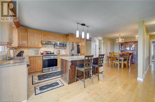 96 Lakeside Drive, Grimsby, ON - Indoor Photo Showing Kitchen