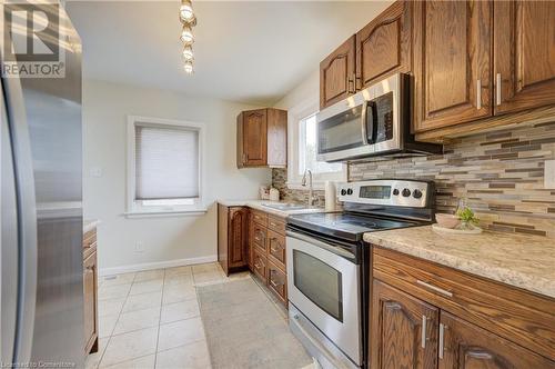 125 East 23Rd Street, Hamilton, ON - Indoor Photo Showing Kitchen