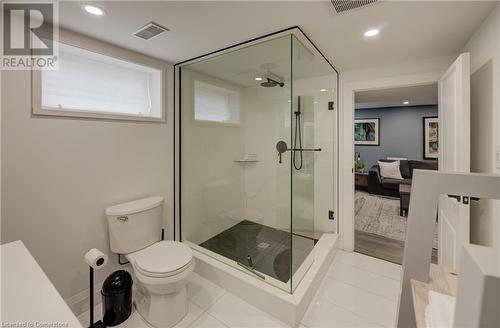 125 East 23Rd Street, Hamilton, ON - Indoor Photo Showing Bathroom