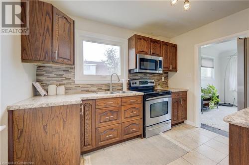 125 East 23Rd Street, Hamilton, ON - Indoor Photo Showing Kitchen With Double Sink